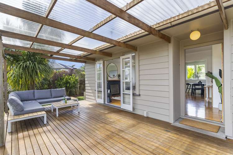 32 Amberley Avenue Te Atatu South_15