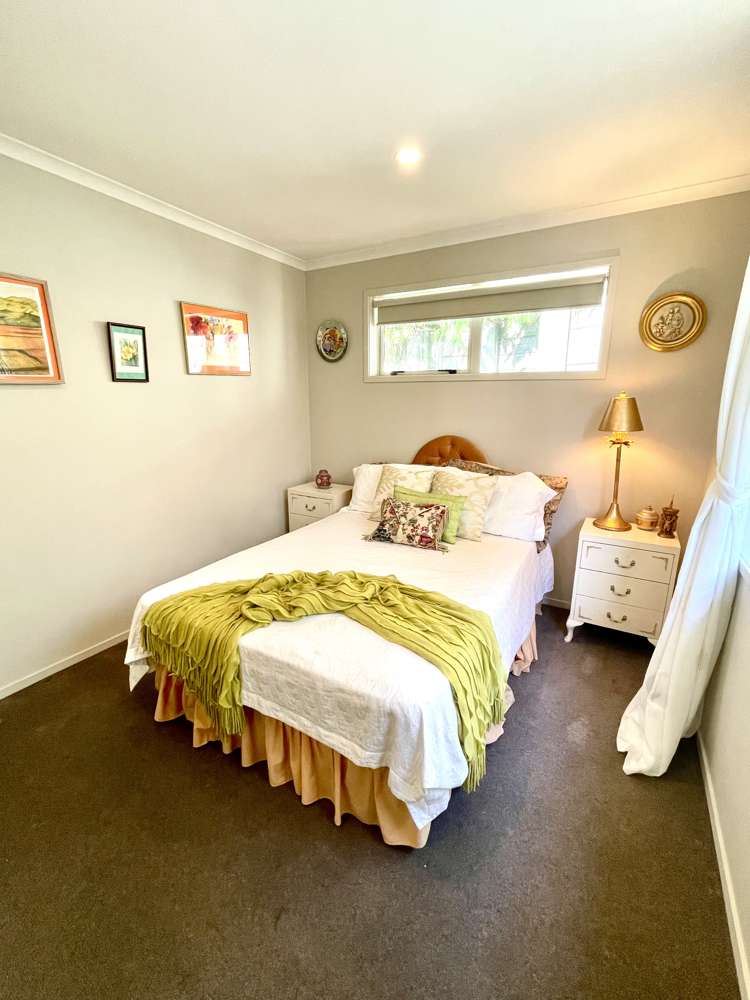 2 Barossa Way Brookfield_19