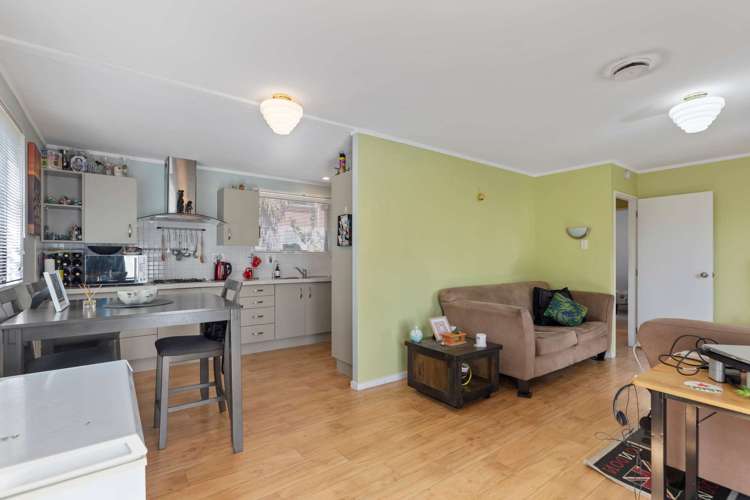 2/115 Beach Road Pahurehure_14