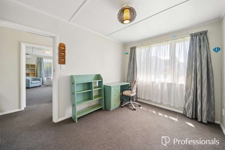6 Hewer Crescent Naenae_15