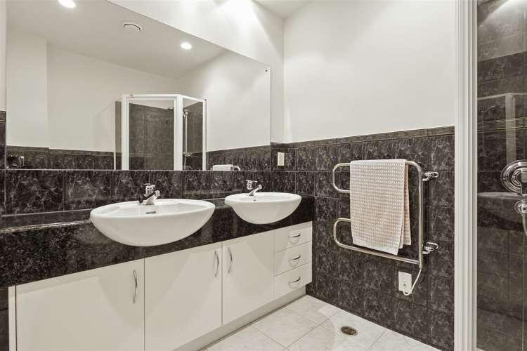 1a/171 Hurstmere Road Takapuna_14