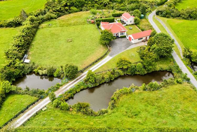 1245 Upland Road Egmont Village_1