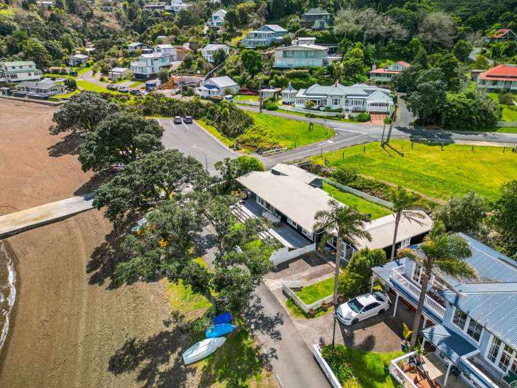 49 The Strand Russell_19