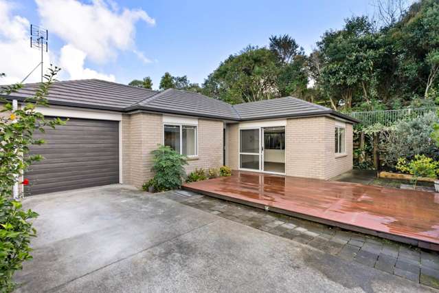 Solid Build, Single-Level and Superb Location!