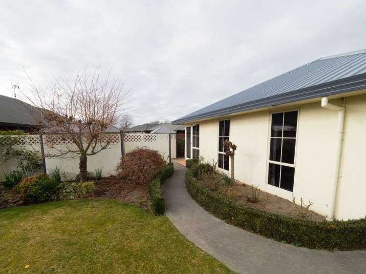 90 Pages Road Allenton_21