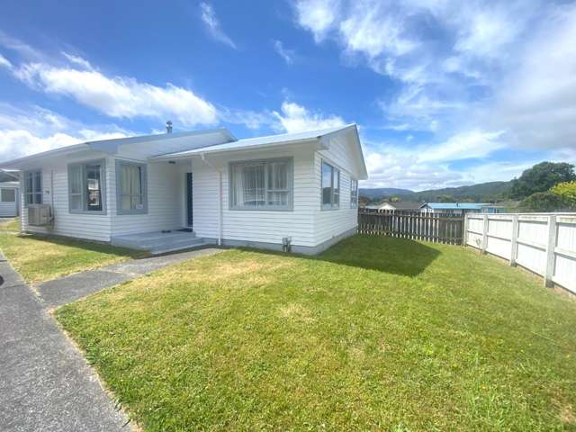 3 BEDROOM FAMILY HOME IN WAINUIOMATA - CLOSE TO PUBLIC TRANSPORT, SCHOOLS & COLLEGE