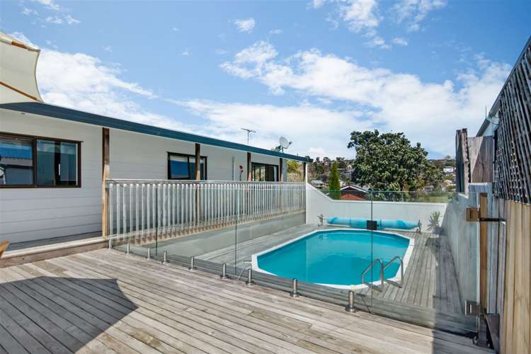 2/93 Athena Drive Totara Vale_2