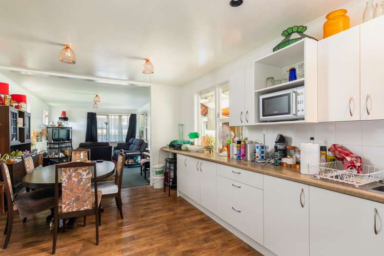 44 Cobham Crescent Kelston_2