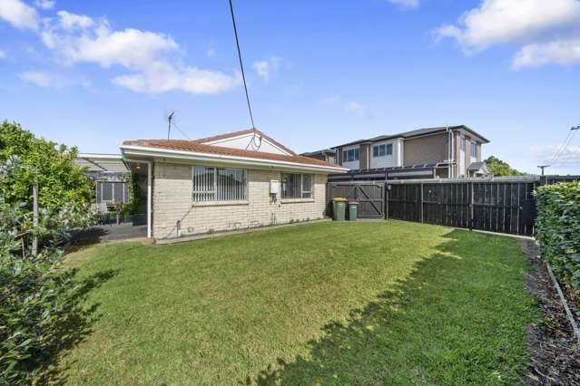 Quality Renovation + Utility/Hobby Room!