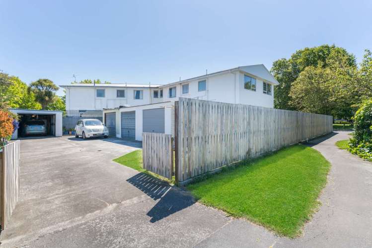 4/14 Church Square Addington_15