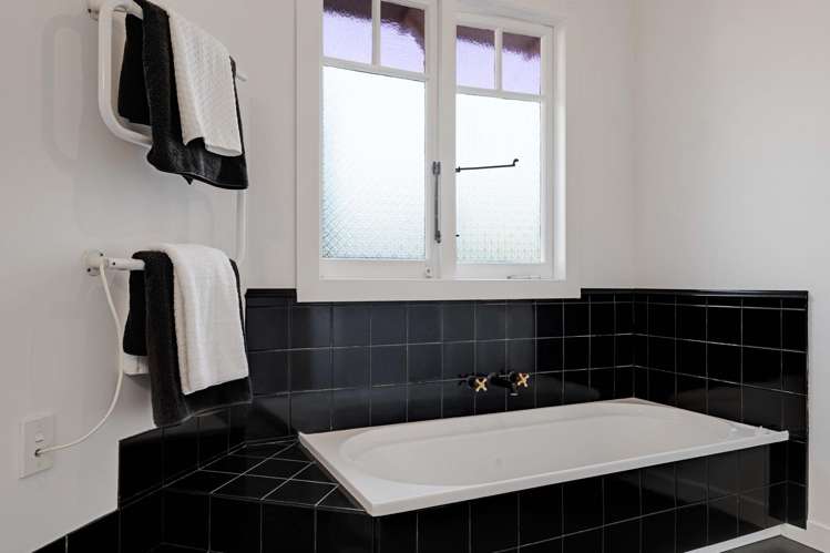 62 Beach Road Mellons Bay_30