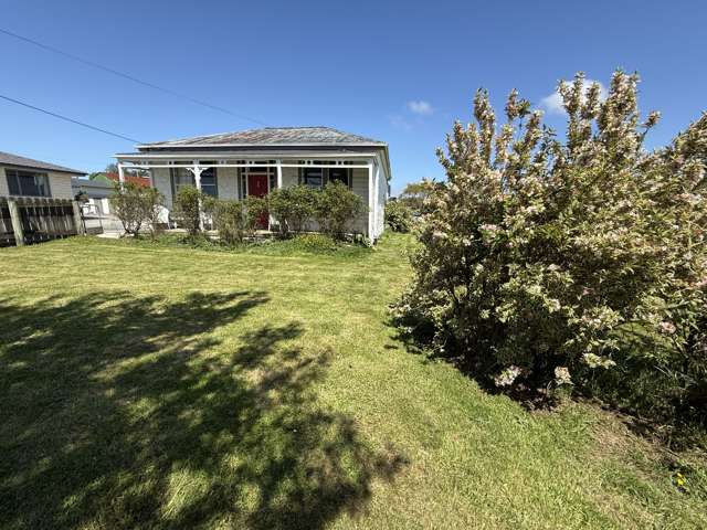 Charming colonial bungalow in the Catlins