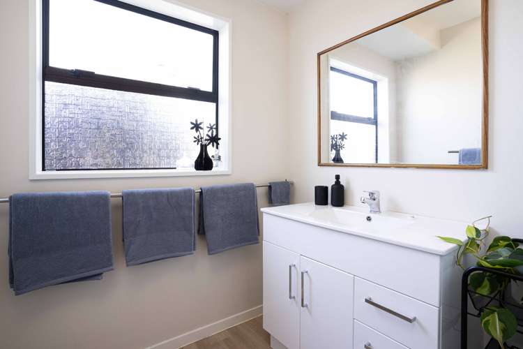 2/19 Raupo Street Bromley_14