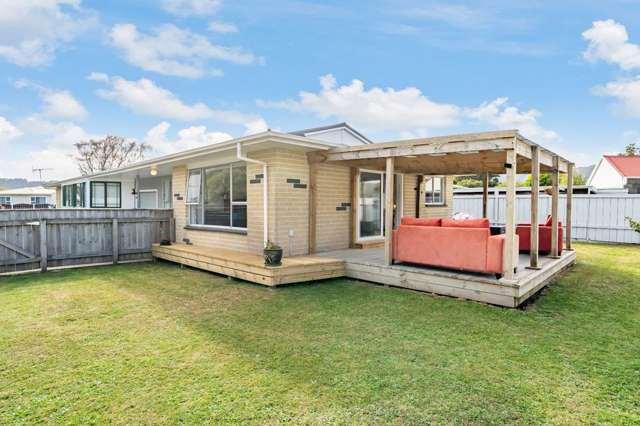 Beautifully Refreshed With Sun And Privacy