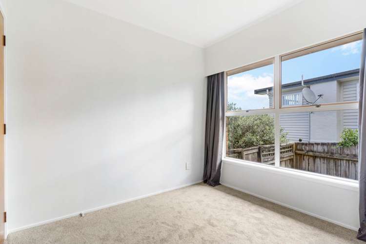 2/17 Lingfield Street Glenfield_7