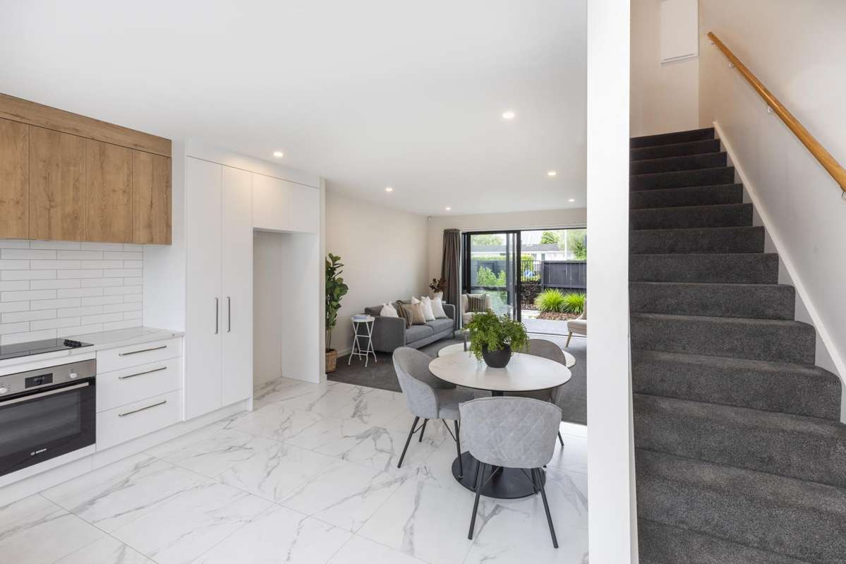 2/140 St Albans Street_3