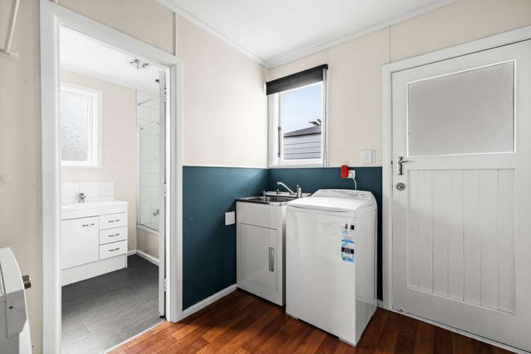 1215 Norfolk Crescent Mayfair_9