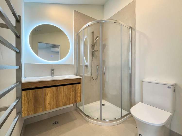 6/9 Aeroview Drive 1603_7