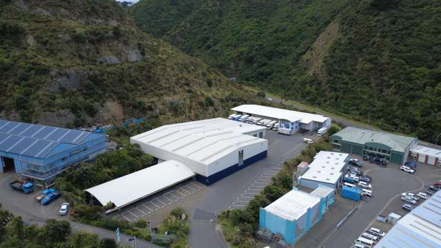 Large Warehouse in Tightly-Held Ngauranga