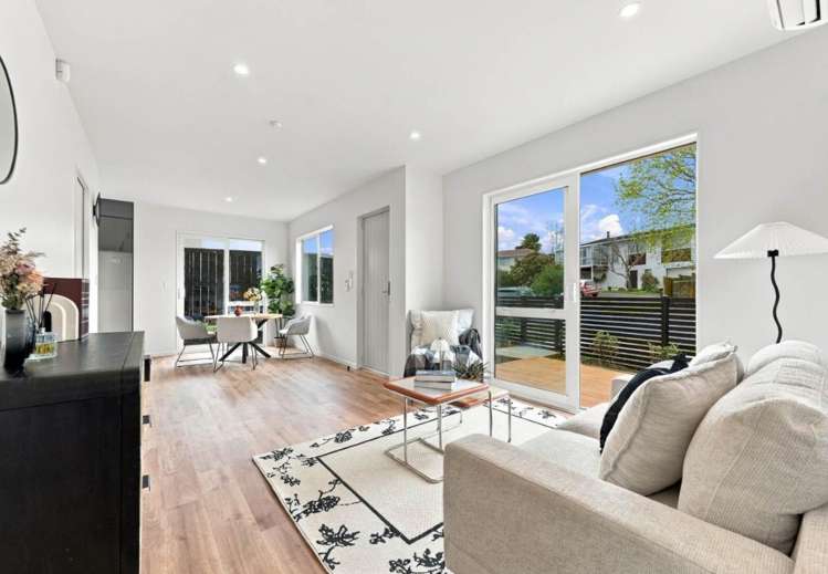 1/37 Archmillen Avenue Pakuranga Heights_1