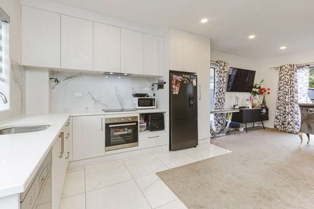 8/4 Glenhaven Place Te Atatu Peninsula_3