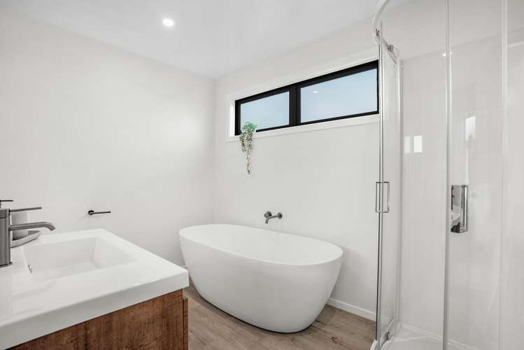 10/12 Marion Street Silverstream_17