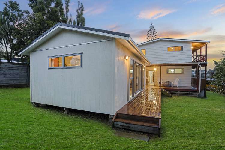 8 Fairdale Place Birkdale_13