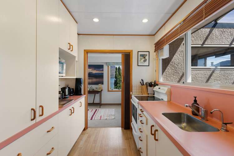 7 Suburb Street Queenstown_10