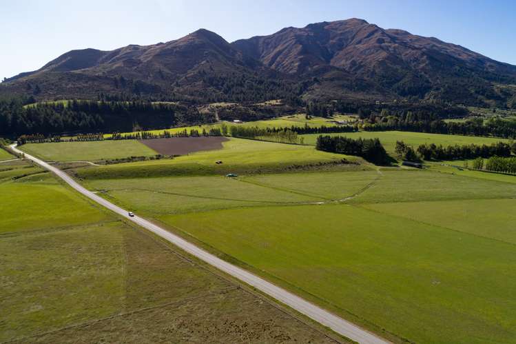 1 Te Awa Road Lake Hawea_8