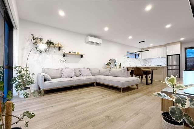 5 Treeline Lane Flat Bush_3