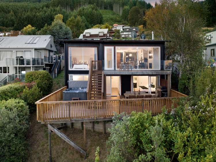 115 Wynyard Crescent Fernhill/Sunshine Bay_5