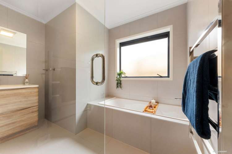 44 Newinn Crescent East Tamaki Heights_11