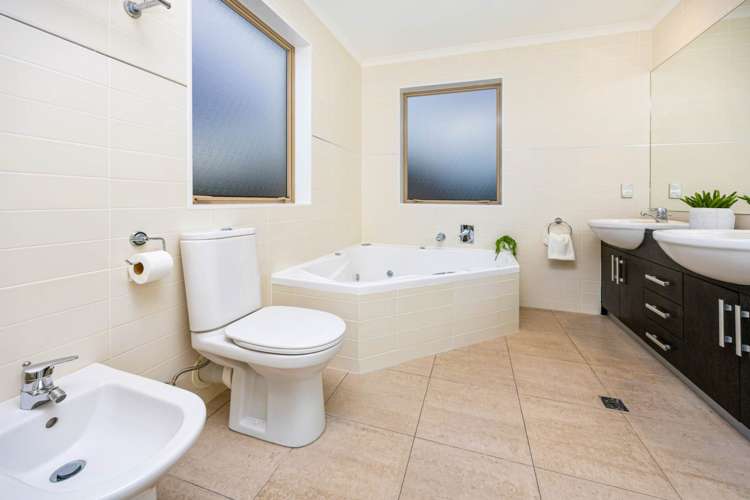 119b The Drive Epsom_17