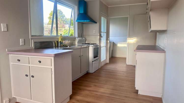 19 Helleur Road Massey_1