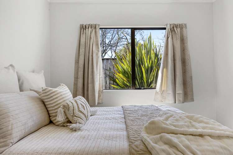 2/10 Koha Road Town Centre_21