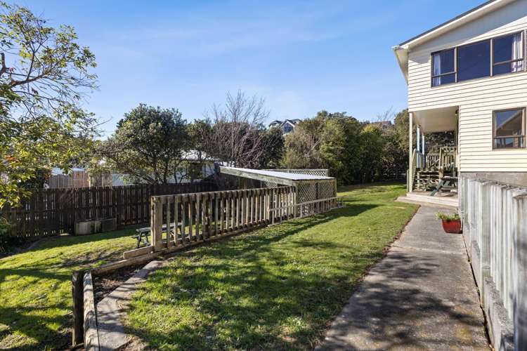 5 Kinloch Place Papakowhai_15