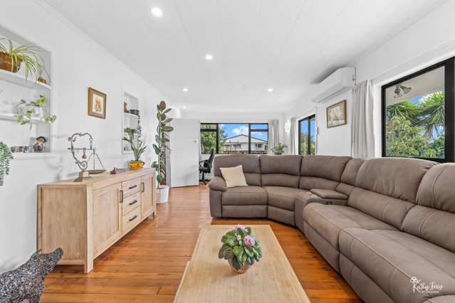 MODERNISED 1950s GEM WITH RURAL OUTLOOK