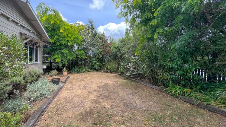 182 High Street North Carterton_15