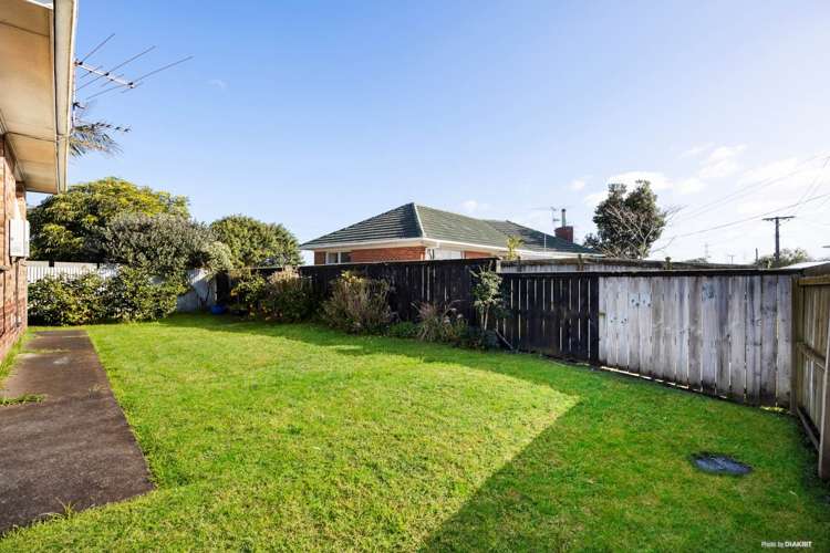 2/2 Paul Place Pakuranga_12