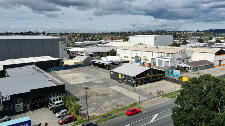 30-32 Henderson Valley Road_0