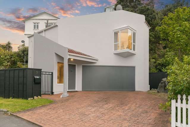 Family Home in Island Bay very close to shops