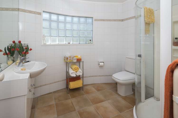 77 Fisher Parade Sunnyhills_16