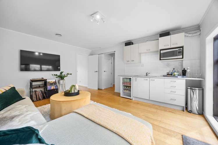 3 Pinewood Grove Botany Downs_15