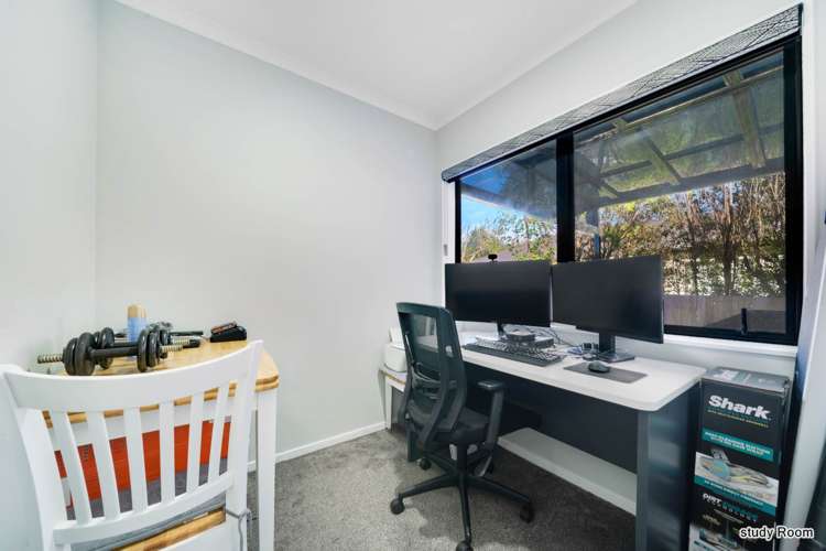 15b Crown Crescent Otara_8