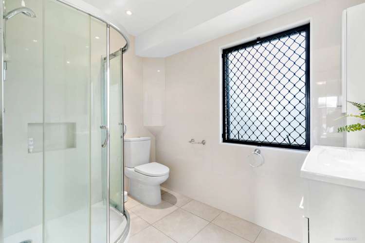 2/170 Onewa Road Northcote_10