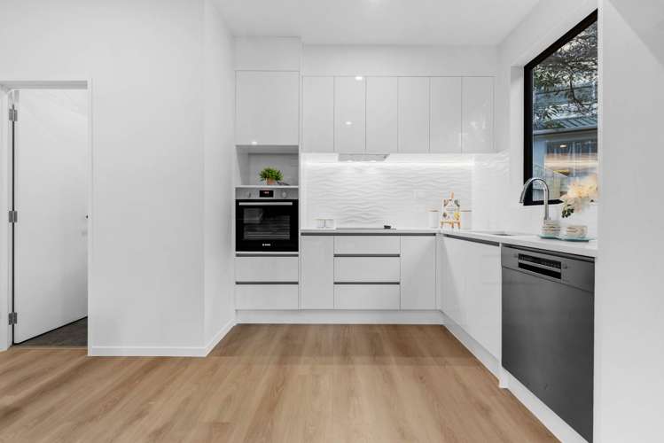 24B Zingaro Place Massey_10