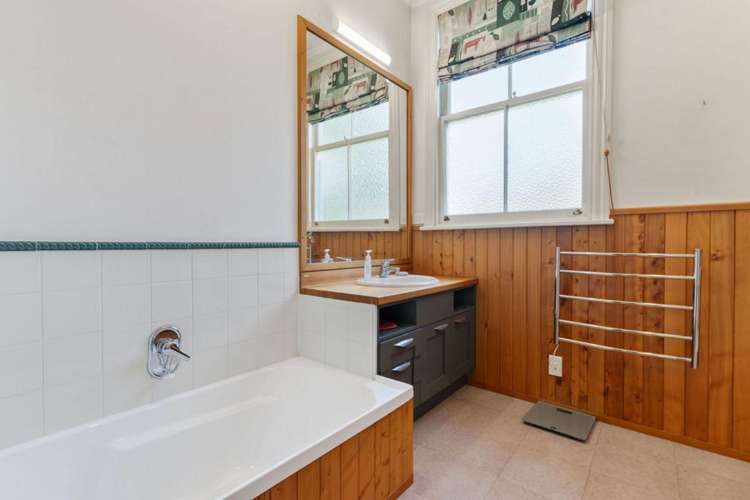 218 High Street South Carterton_17