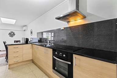 2/76 Kenderdine Road_3