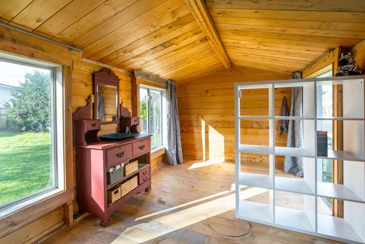 12 Clifton Avenue Carterton_17