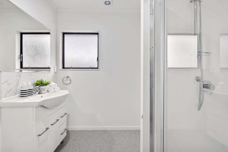 8a Landseer Place Blockhouse Bay_9